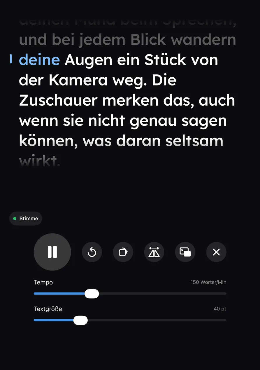 Wispim auf einem iPhone Duo, wie ein Laptop gefaltet, während eines Takes, mit dem Skript über dem Falz und den Bedienelementen darunter